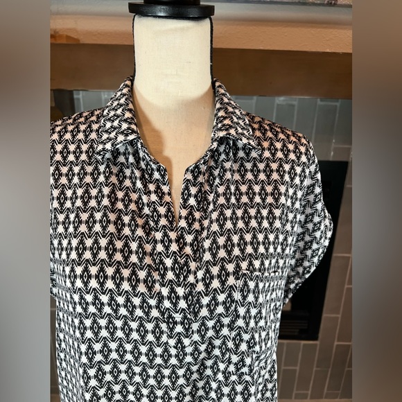 Pleione Black & White Aztec Shirt Sleeveless Collared Blouse Women's medium - Picture 3 of 7